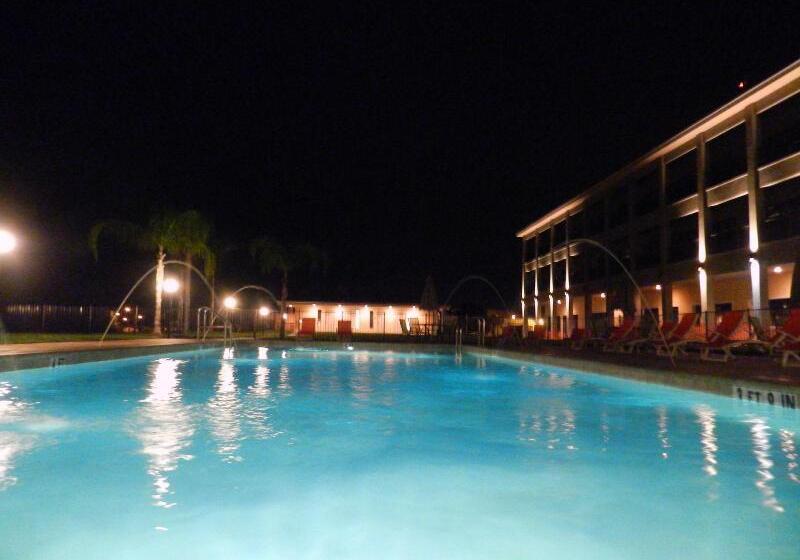 ホテル The Citrus On The Lake