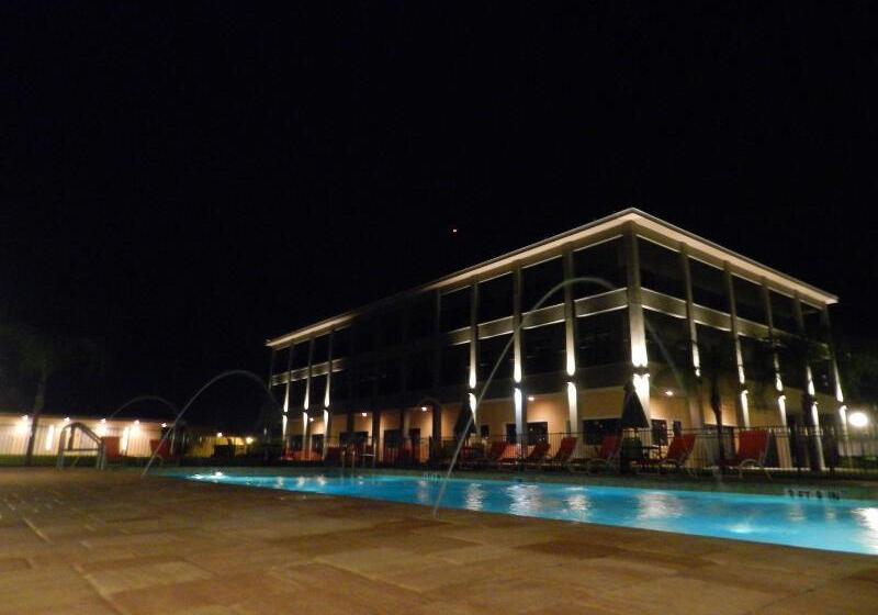 ホテル The Citrus On The Lake