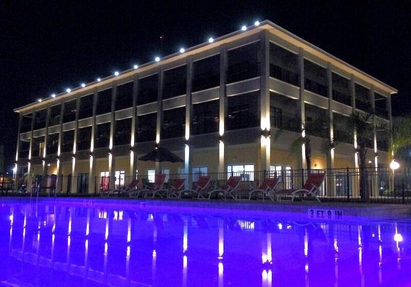 ホテル The Citrus On The Lake