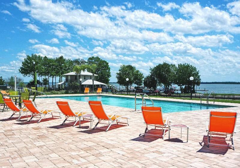 ホテル The Citrus On The Lake