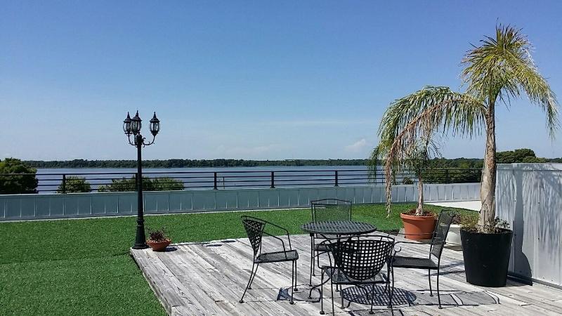 ホテル The Citrus On The Lake