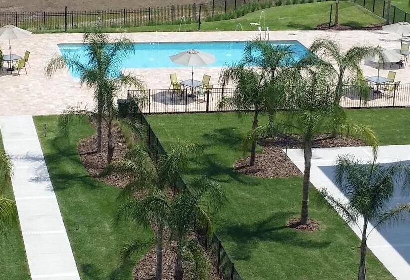 ホテル The Citrus On The Lake