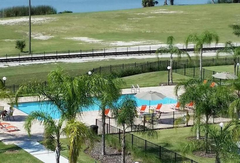 ホテル The Citrus On The Lake