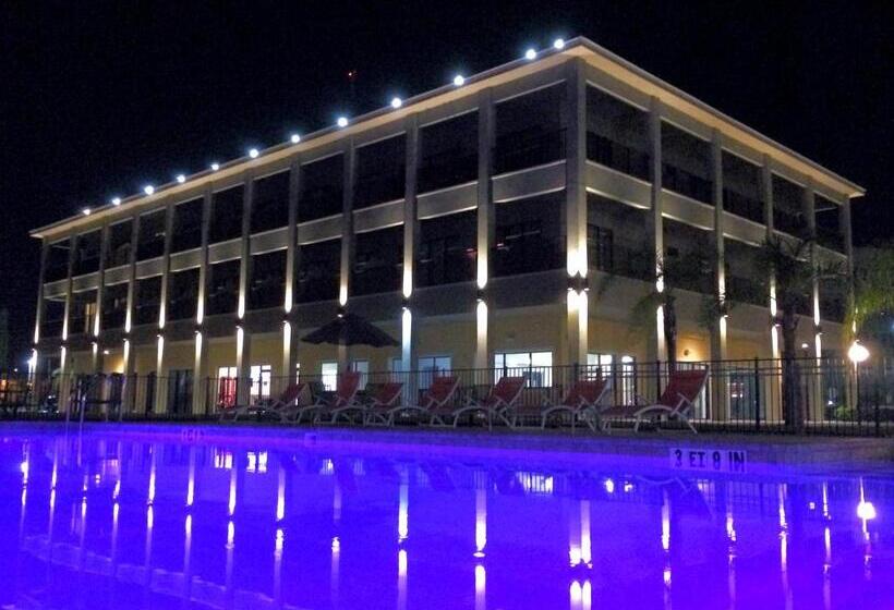 ホテル The Citrus On The Lake