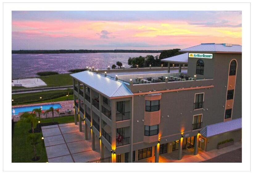 ホテル The Citrus On The Lake