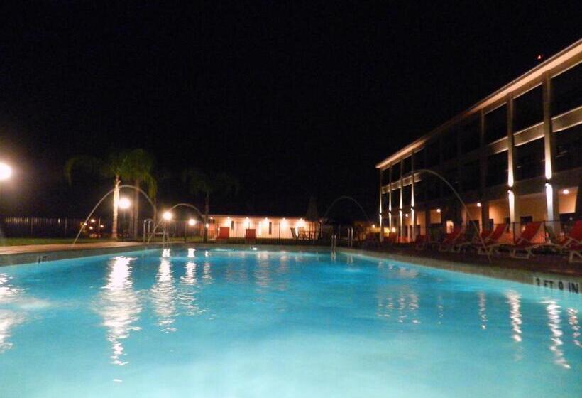 ホテル The Citrus On The Lake