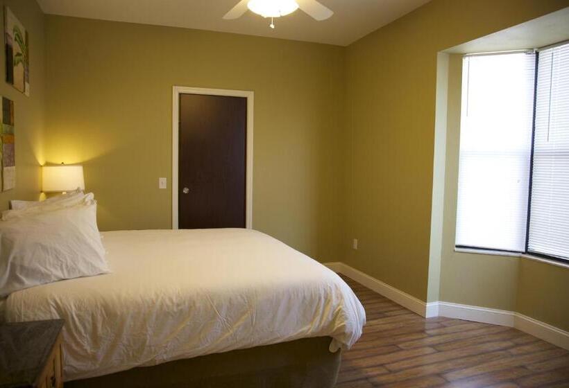 ホテル The Citrus On The Lake