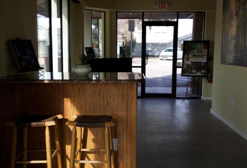 ホテル The Citrus On The Lake