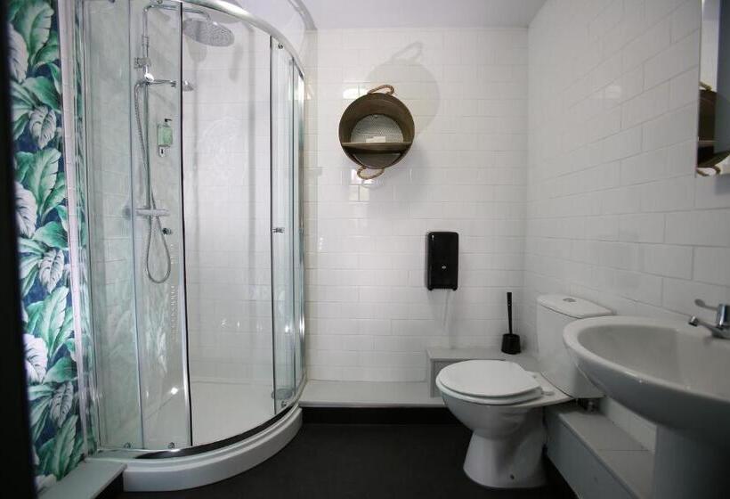 בית מלון כפרי Kings Arms