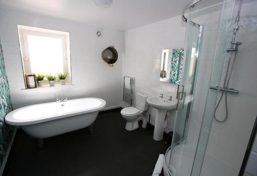 בית מלון כפרי Kings Arms