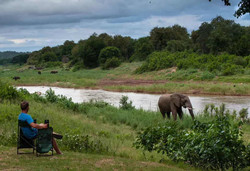 هتل Maninghi Lodge