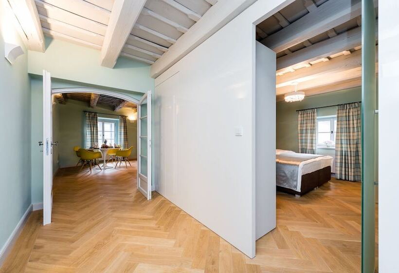 Old Royal Post Hotel By Tkc