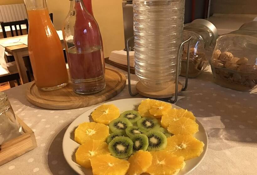 Pensão At Home Bed And Breakfast