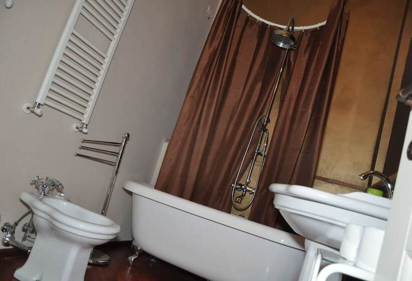 Pensão At Home Bed And Breakfast