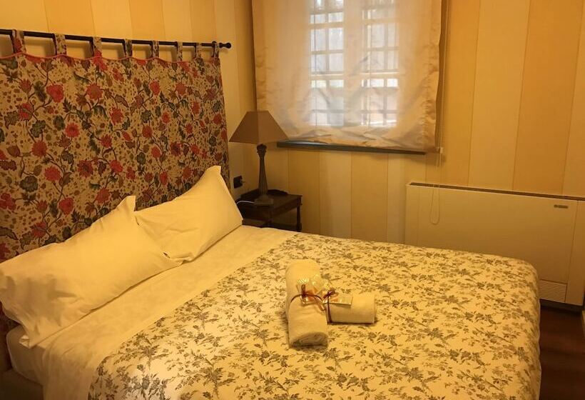 Pensão At Home Bed And Breakfast