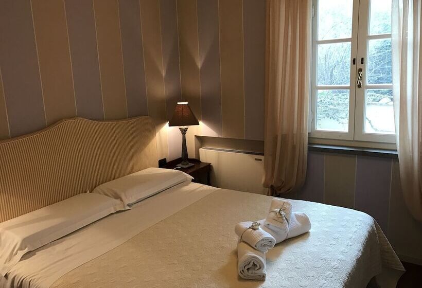 Pensão At Home Bed And Breakfast