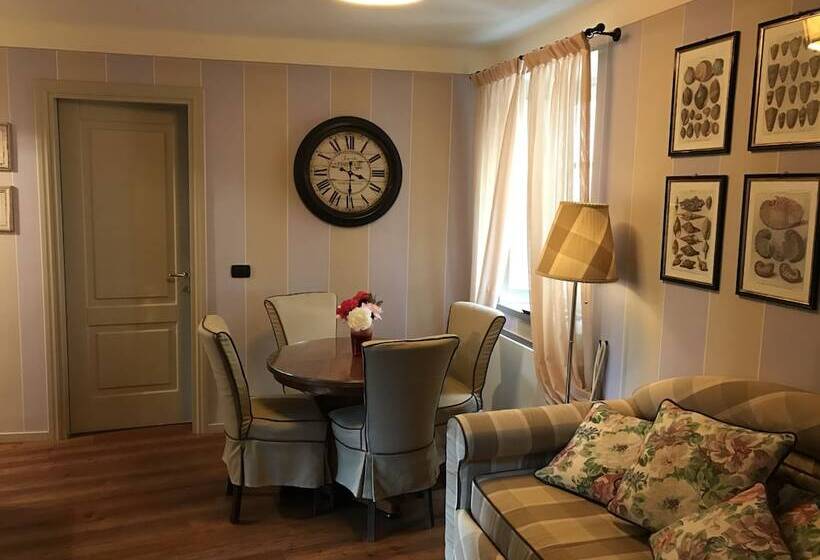 Pensão At Home Bed And Breakfast