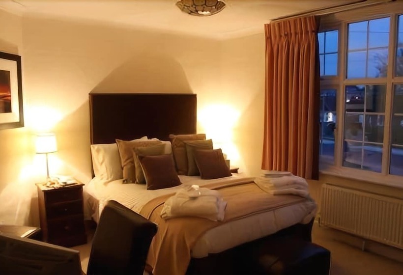 بنسيون Rustington Manor