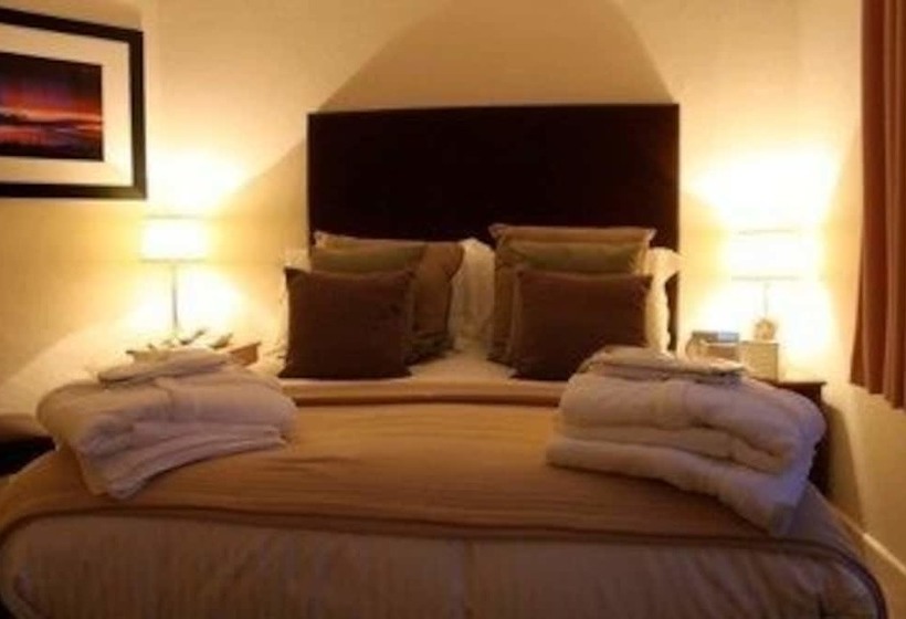 بنسيون Rustington Manor