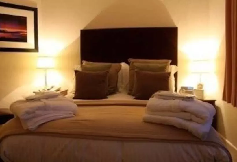 پانسیون Rustington Manor