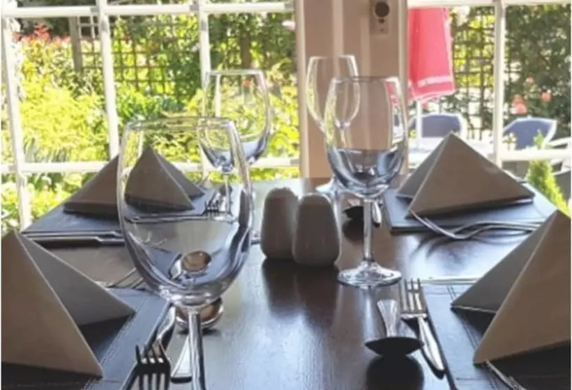 پانسیون Rustington Manor