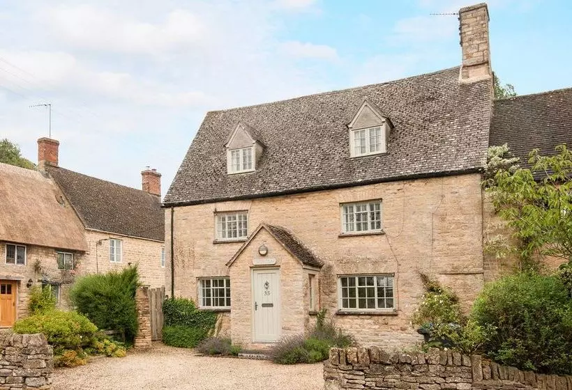 Period & Contempory Family Friendly Cotswold Cottage