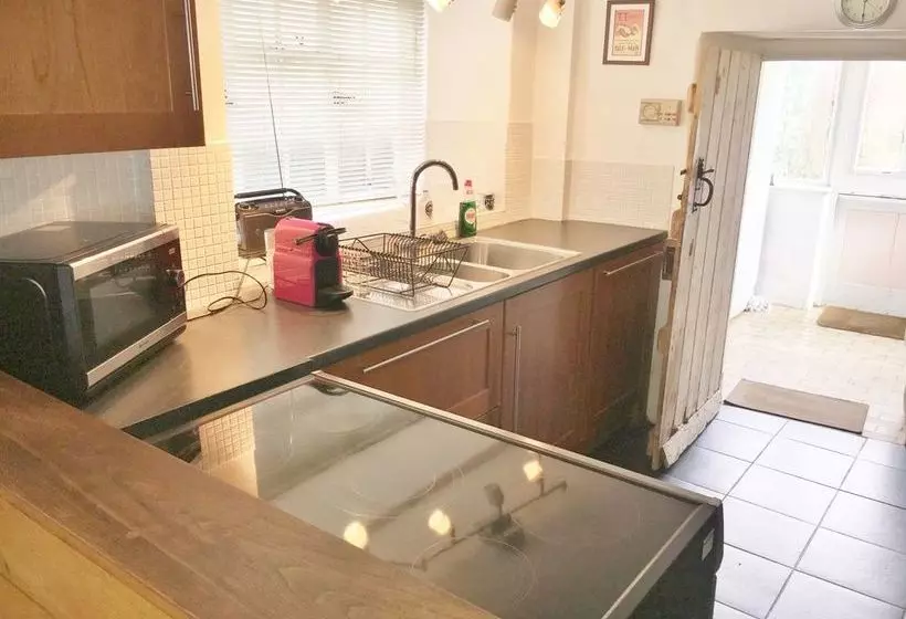 Period & Contempory Family Friendly Cotswold Cottage