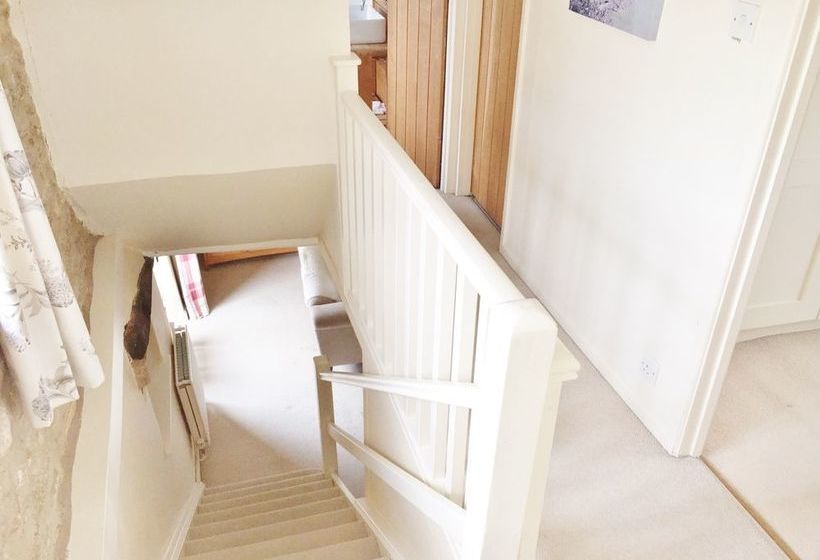 Period & Contempory Family Friendly Cotswold Cottage