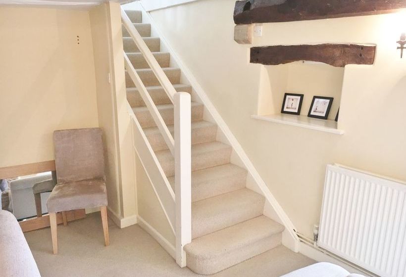Period & Contempory Family Friendly Cotswold Cottage