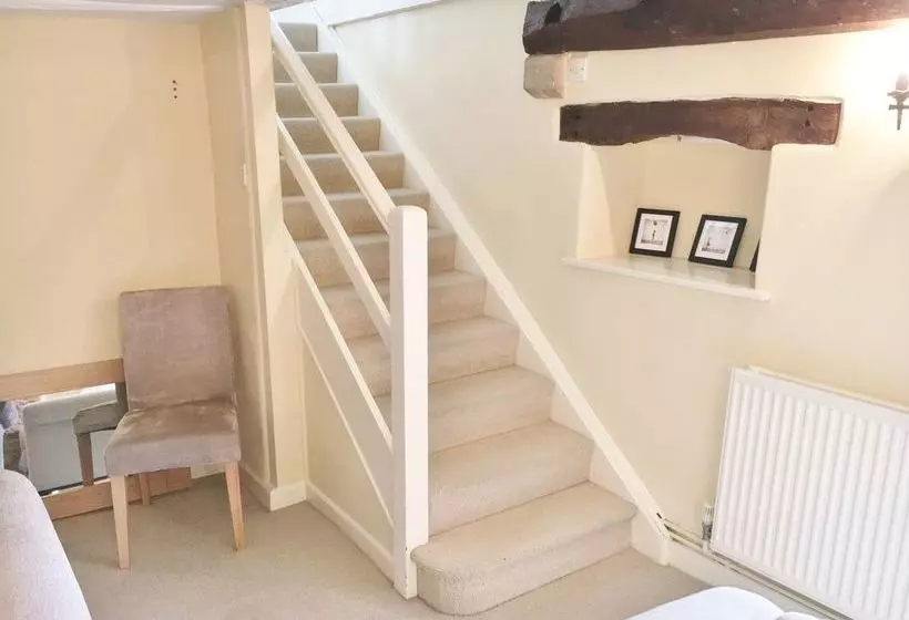 Period & Contempory Family Friendly Cotswold Cottage