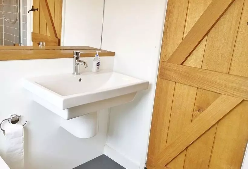 Period & Contempory Family Friendly Cotswold Cottage