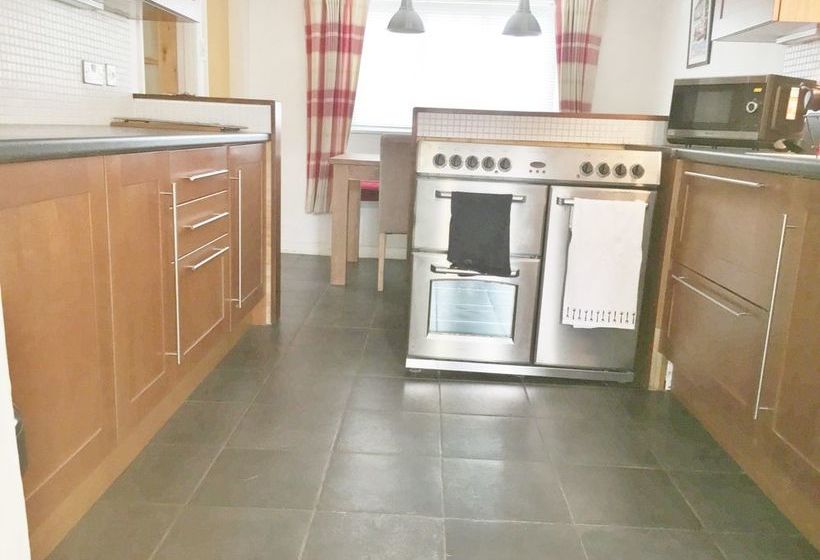 Period & Contempory Family Friendly Cotswold Cottage