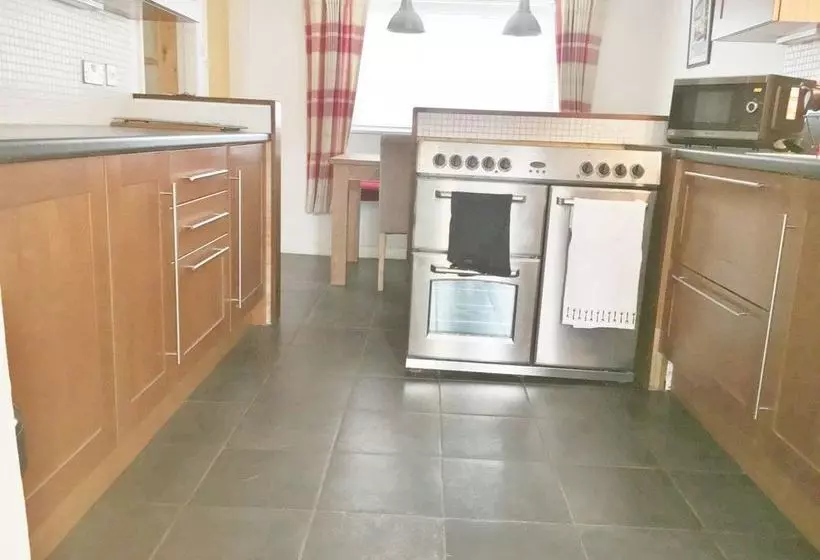 Period & Contempory Family Friendly Cotswold Cottage