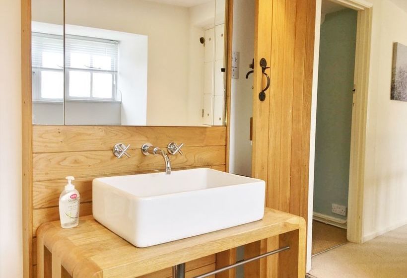 Period & Contempory Family Friendly Cotswold Cottage