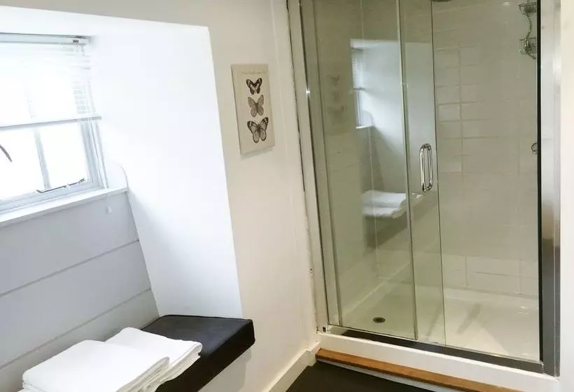 Period & Contempory Family Friendly Cotswold Cottage