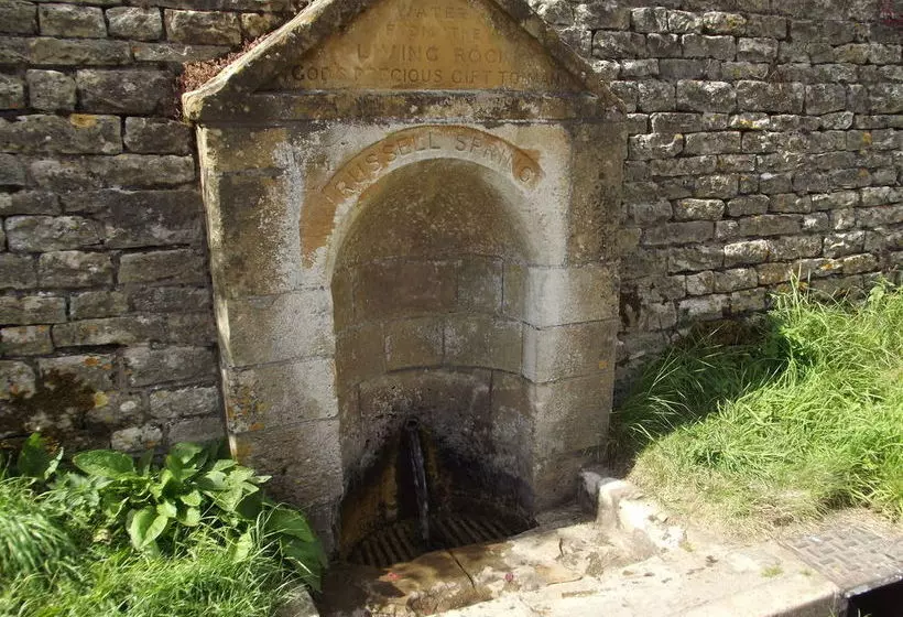 Period & Contempory Family Friendly Cotswold Cottage