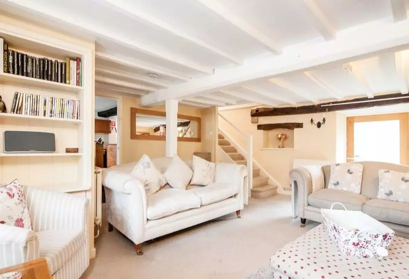 Period & Contempory Family Friendly Cotswold Cottage