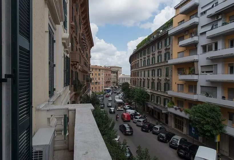 تختخواب و صبحانه The Pope's Window