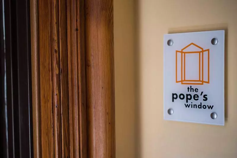 تختخواب و صبحانه The Pope's Window