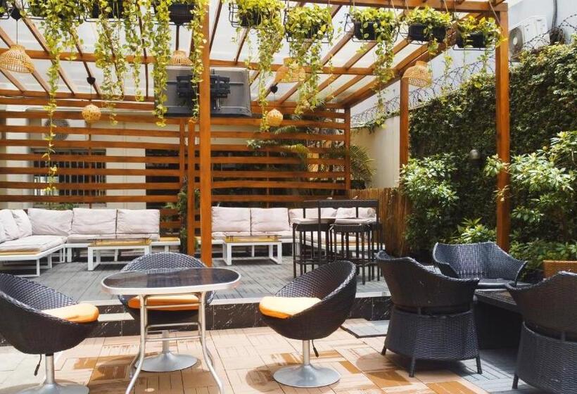 Cata Apartment Hotel And Spa