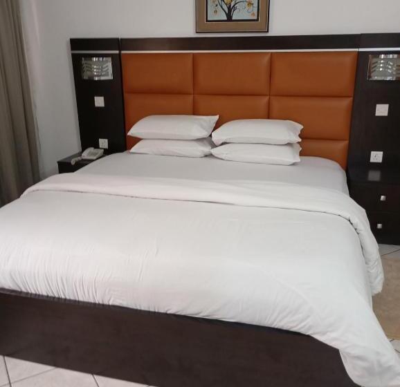 Cata Apartment Hotel And Spa