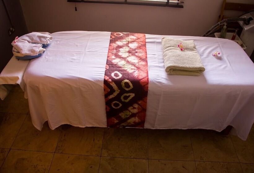 Cata Apartment Hotel And Spa