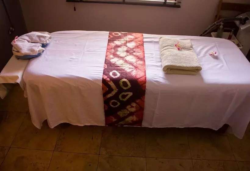 Cata Apartment Hotel And Spa