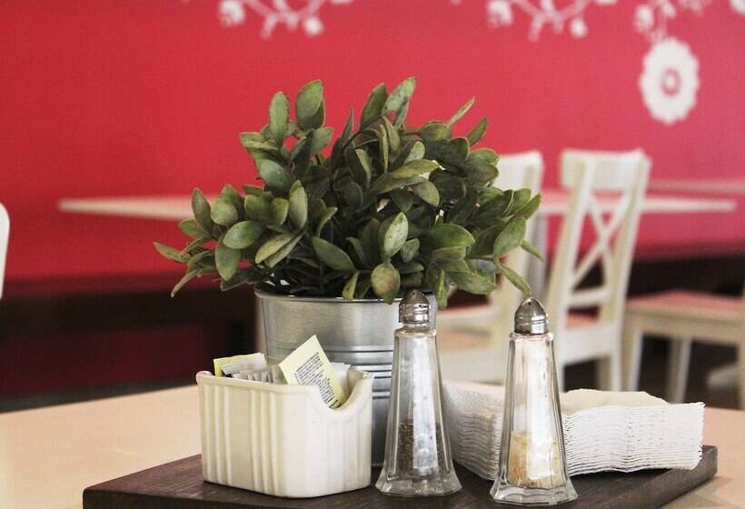 Отель Corona Plaza