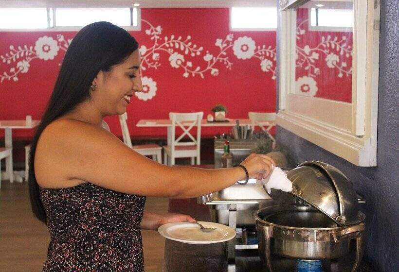 Отель Corona Plaza