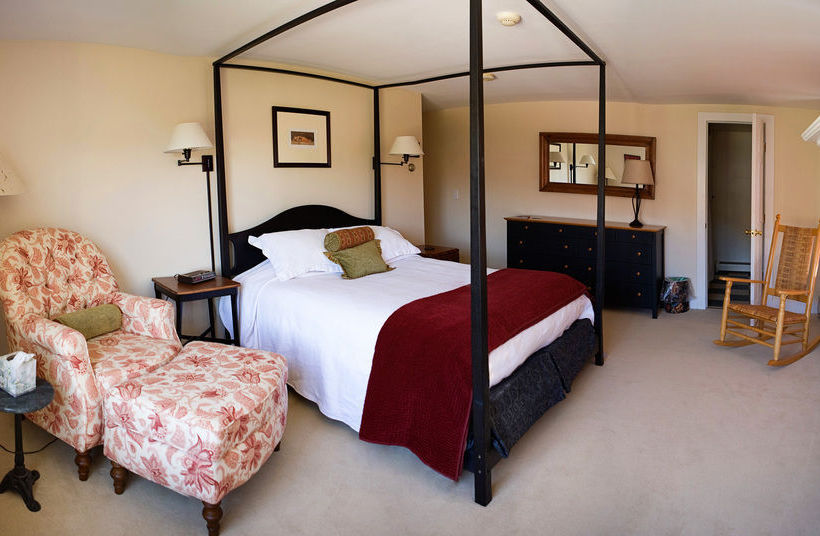 호텔 Red Clover Inn And Restaurant