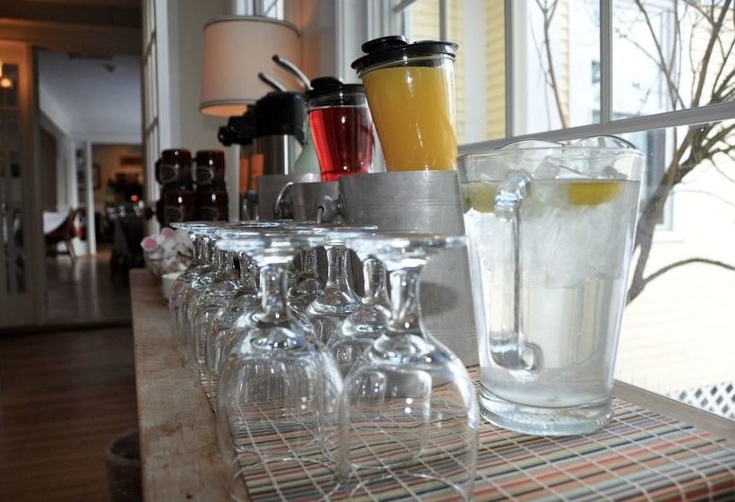 호텔 Red Clover Inn And Restaurant