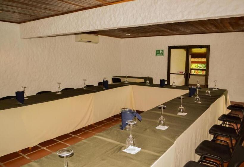 ホテル Termales Del Bosque & Hot Springs