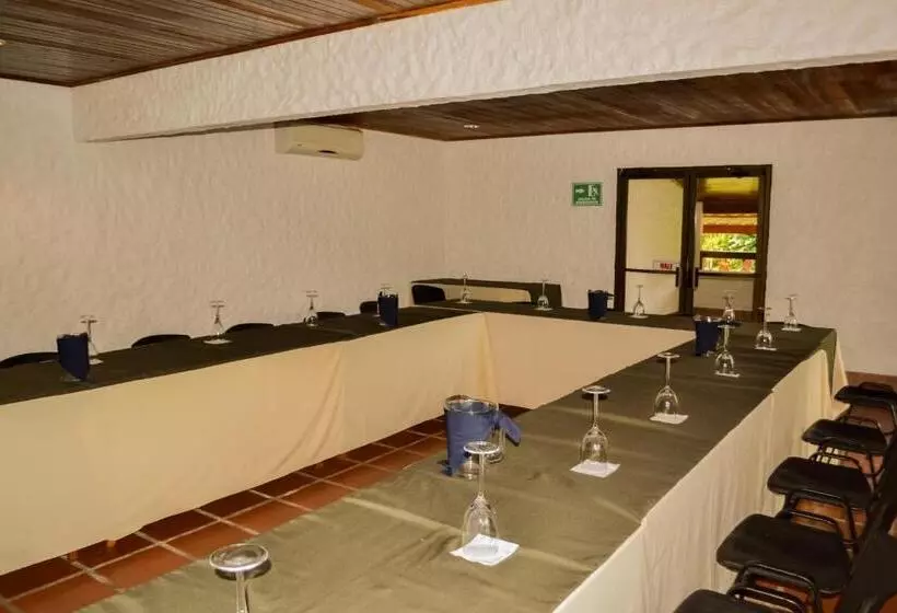 ホテル Termales Del Bosque & Hot Springs