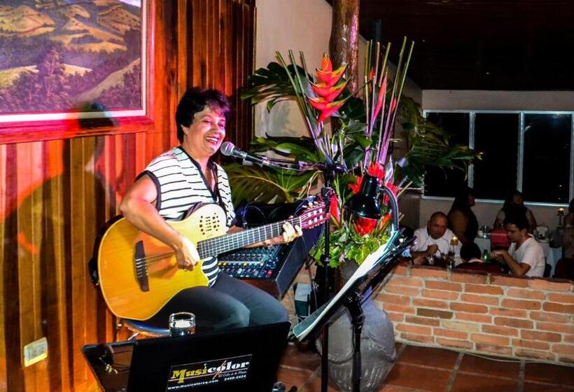 ホテル Termales Del Bosque & Hot Springs